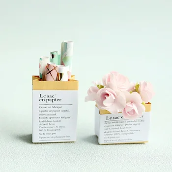 1PC מיני סידור פרחים שקית נייר בקנה מידה דגם בית הבובות פרחים קישוט סימולציה של מודלים Diy עיצוב הבית